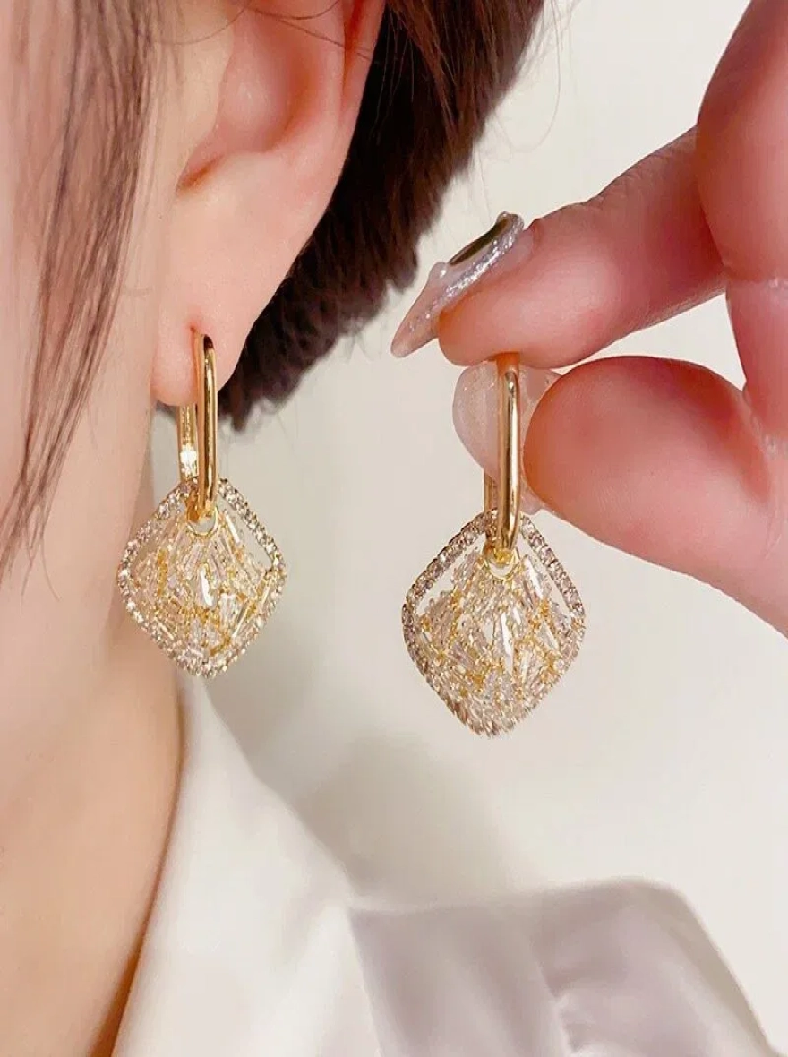  Drop Earrings Golden Sparkle Geometric – Asymmetric Heart Design