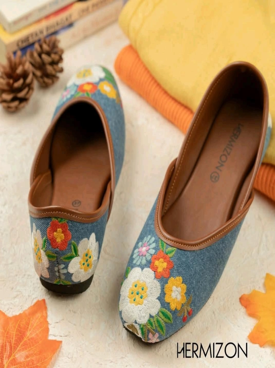 Noelle Floral Embroidered Denim Juttis