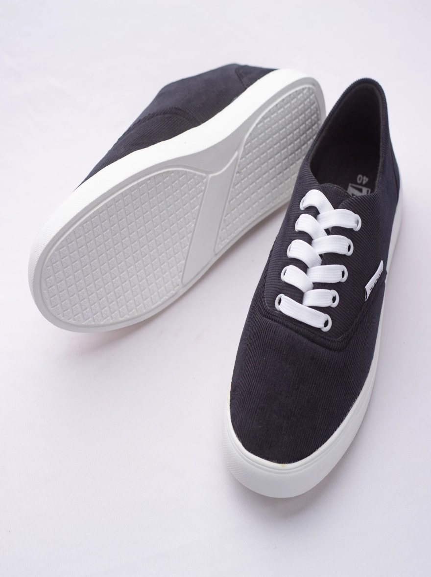 Zuqo Men's Sneaker - Black