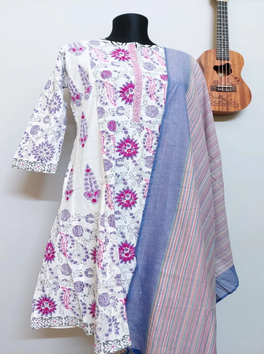 Indigo Heritage Paisley Print Kurti with Sky-Blue Striped Dupatta