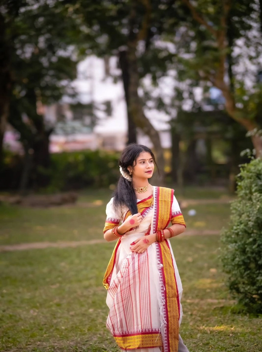 Women's Exclusive Maroon HalfSilk Katha Stitching Saree - 12 Haat with Blouse Piece