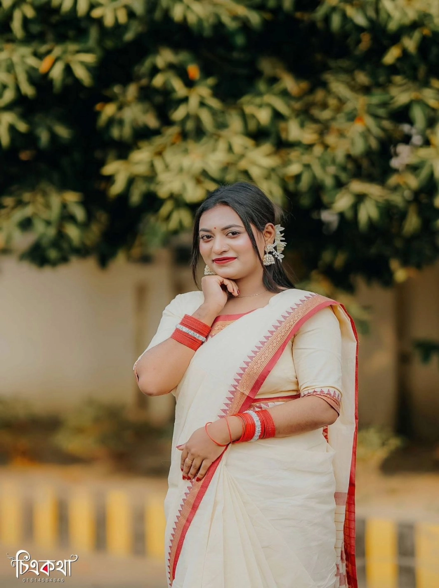 Women's Exclusive Trendy Tangail Cotton Nakshi Pair Saree - Off-White & Red