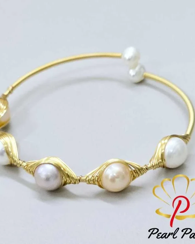 The Luxe Pearl Charm adjustable pearl bracelet