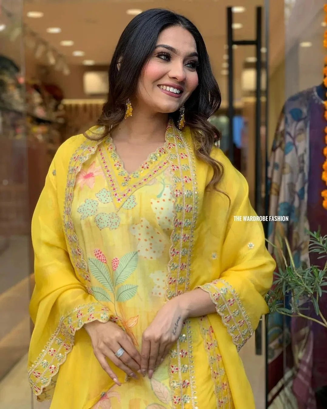 Sunshine Floral Masleen Silk 3-Piece Suite