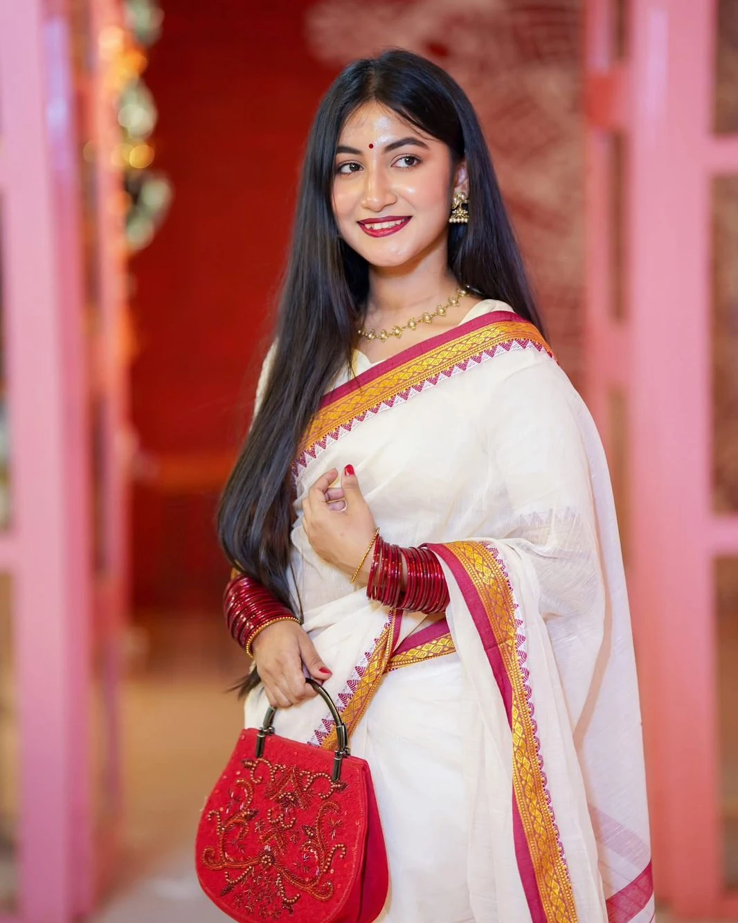 Women's Exclusive Fashionable Trendy HalfSilk Nakshi Paar Saree