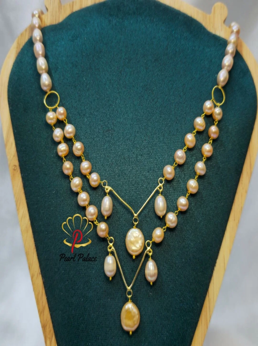 V design necklace round & coin Pink pearl necklace