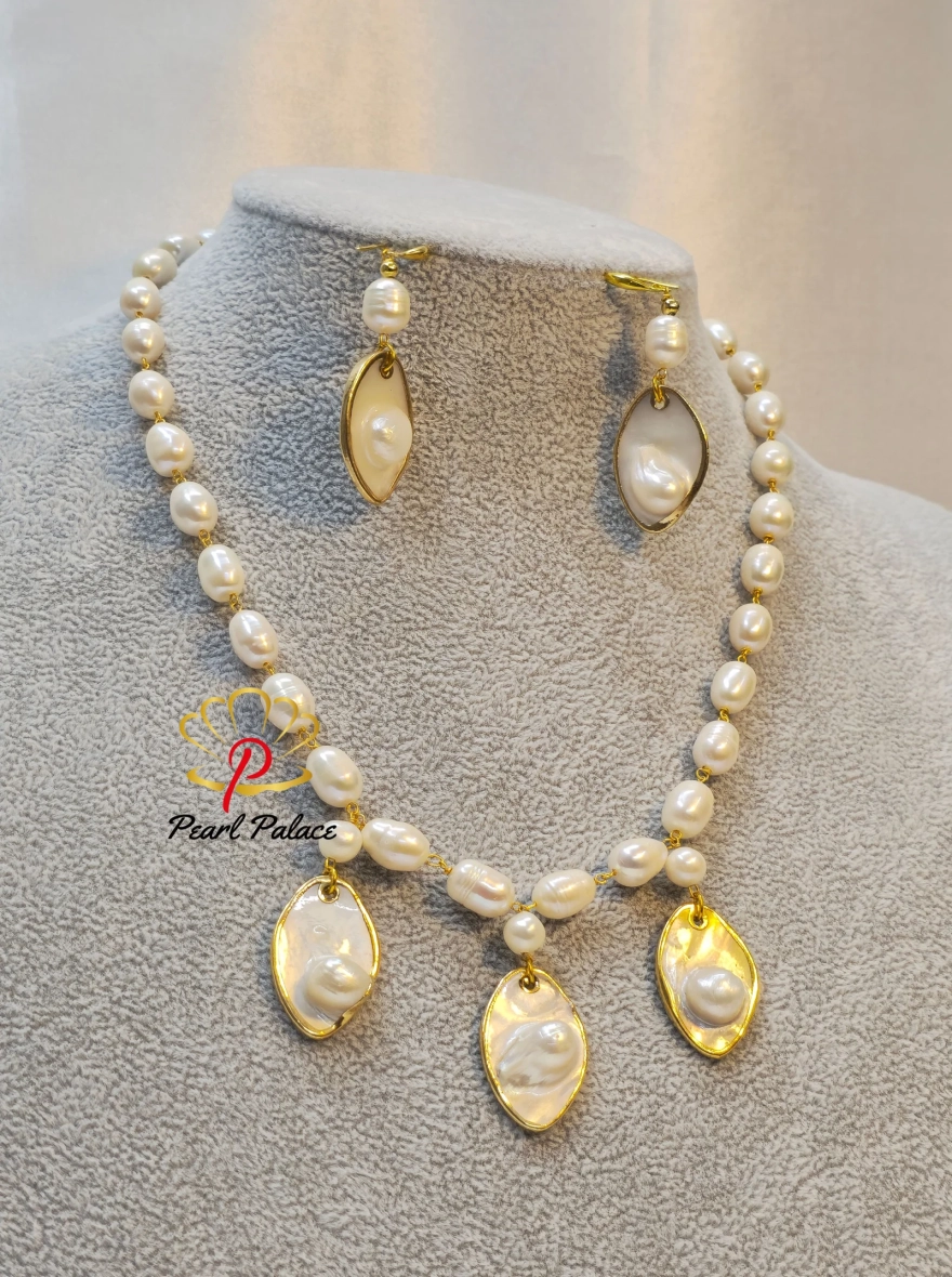 Breathtaking white pearl jewelry set