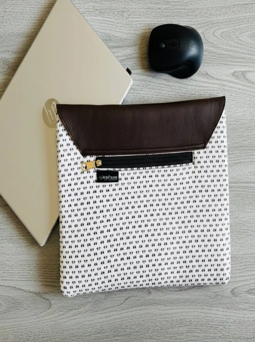 Oxford Polka Dot & Espresso Laptop Sleeve