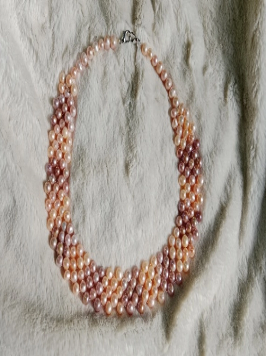 Exclusive Design Pearl Necklace