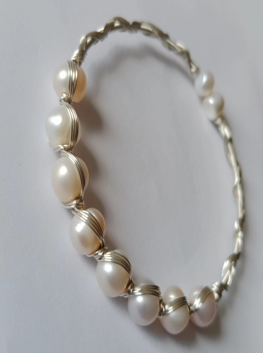 Pearl Breslate with silver plating body