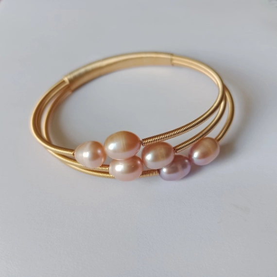 6 Pearl Adjustable bracelet