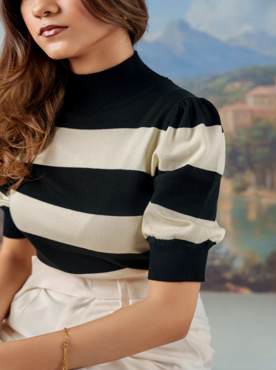 Puffed Sleeve Knit Top