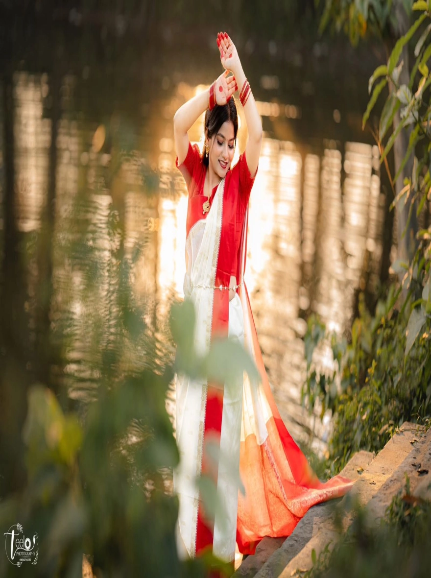 Women's Puja Special Katan Saree - Elegant Red & White Soft Silk