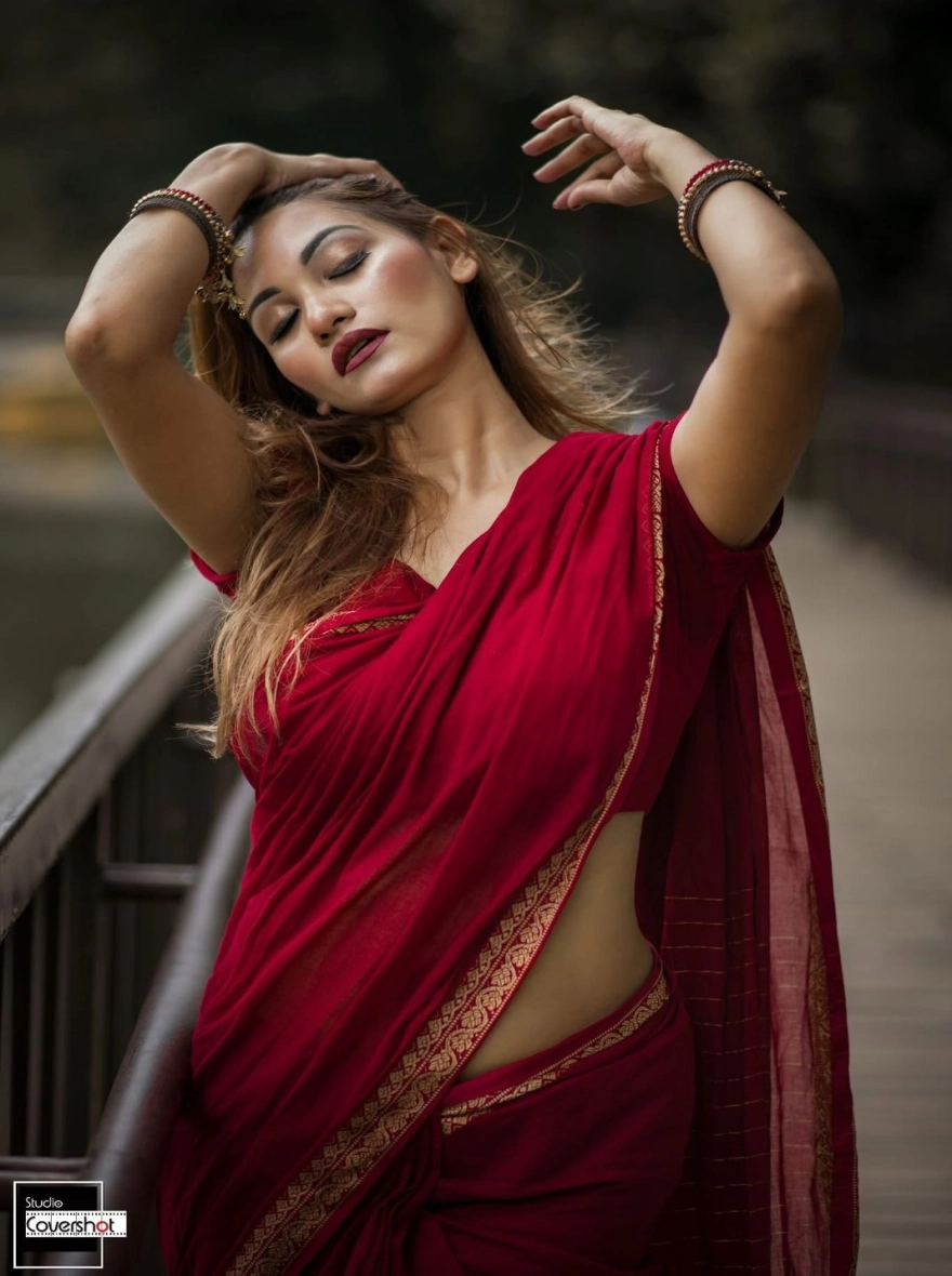 Women's Exclusive Fashionable Trendy Tangail HalfSilk Nakshi Pair Saree - Maroon