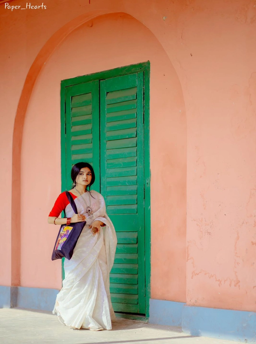 Women's HalfSilk Nakful Jamdani Saree - Elegant White Traditional Wear