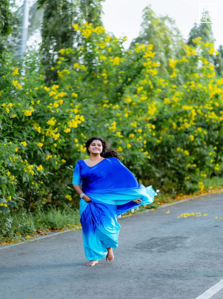 Women's Chanderi Silk Digital Printed Tassel Saree - Multi-Color Autumn Leaf Motif