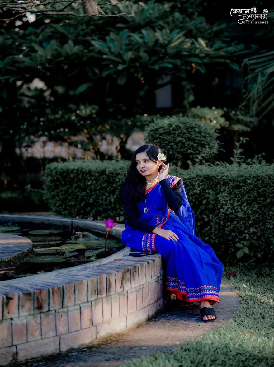 Women's Popcorn Plus Pair Saree - Royal Blue Festive Handloom Style