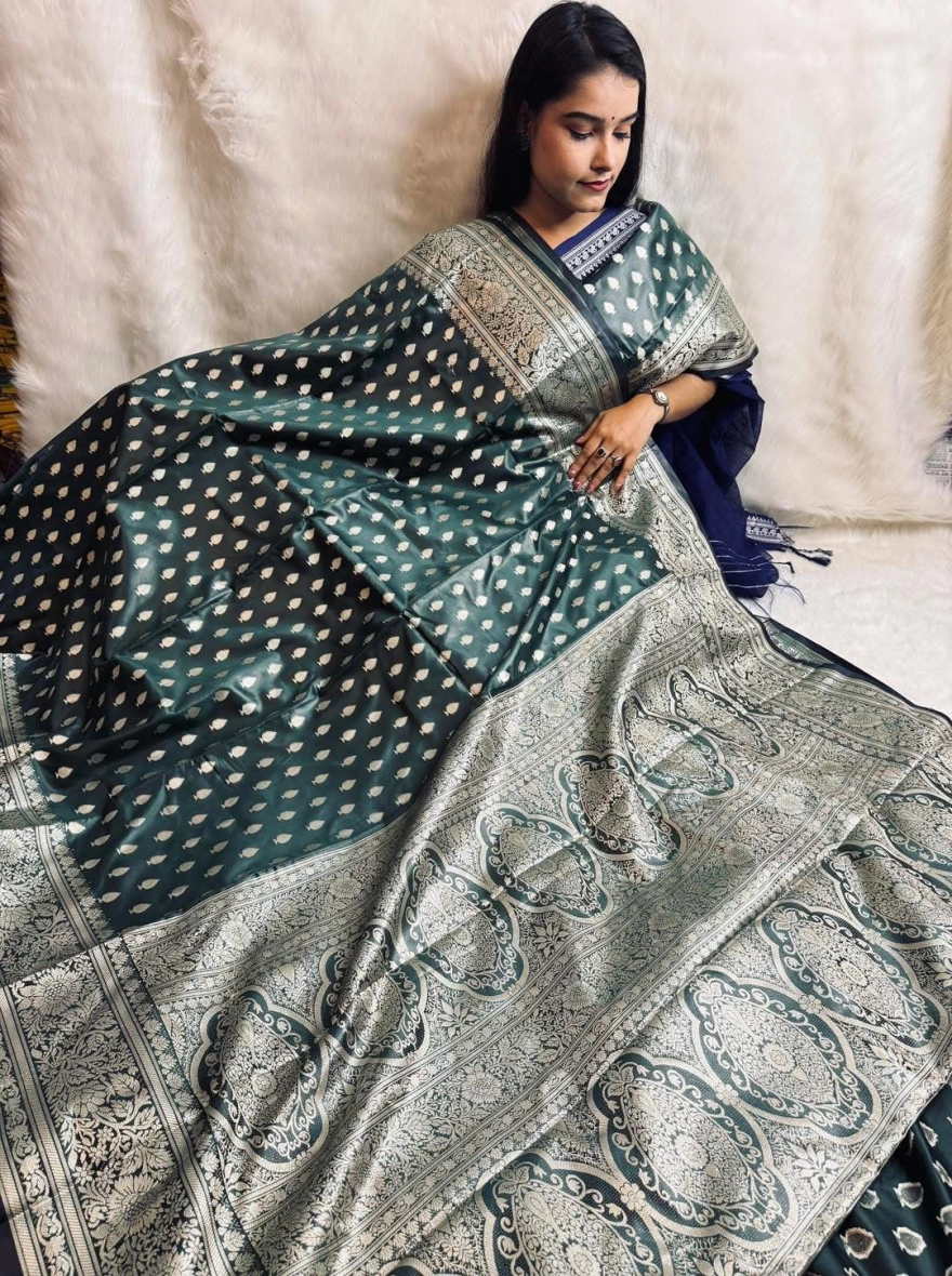 Women's Viral Porimoni Katan Saree - Royal Bottle Green & Silver Zari