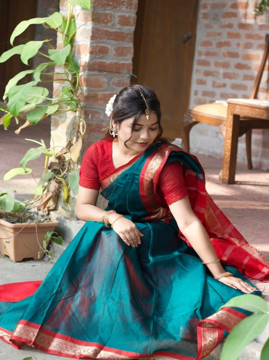 Women's Tangail Tat Madurai Maslaice Cotton Saree - Elegant Forest Green & Crimson Red