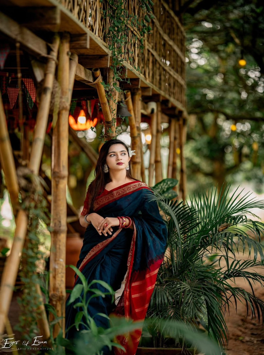 Women's Tangail Tat Madurai Maslaice Cotton Saree - Midnight Black & Copper Rose