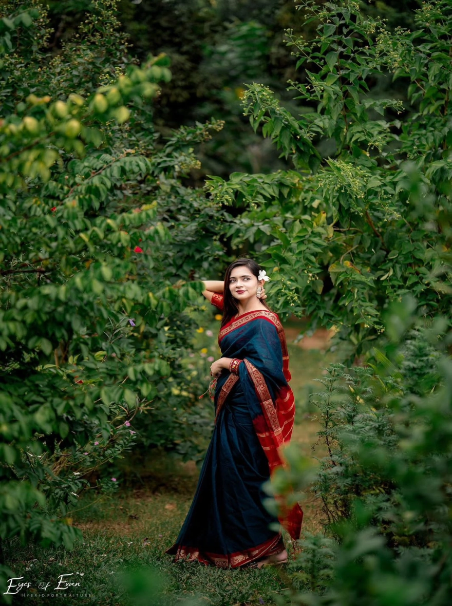 Women's Tangail Tat Madurai Maslaice Cotton Saree - Midnight Black & Copper Rose