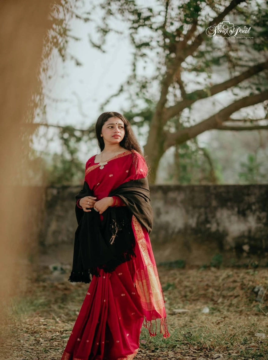 Women's Exclusive Fashionable Trendy Tangail HalfSilk Nakshi Pair Saree - Elegant Maroon & Gold