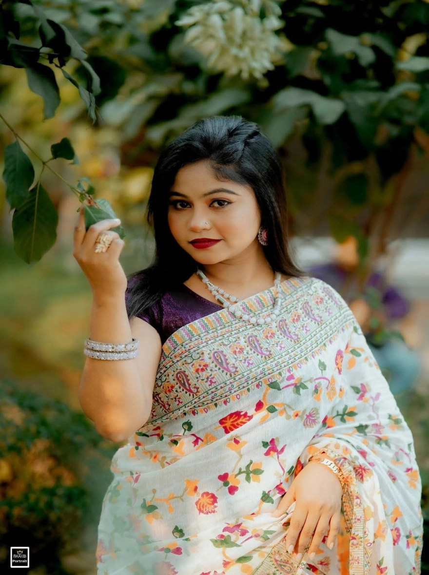 Women's Viral Afsan Print Saree – Trendy Multi-Color Floral Motif