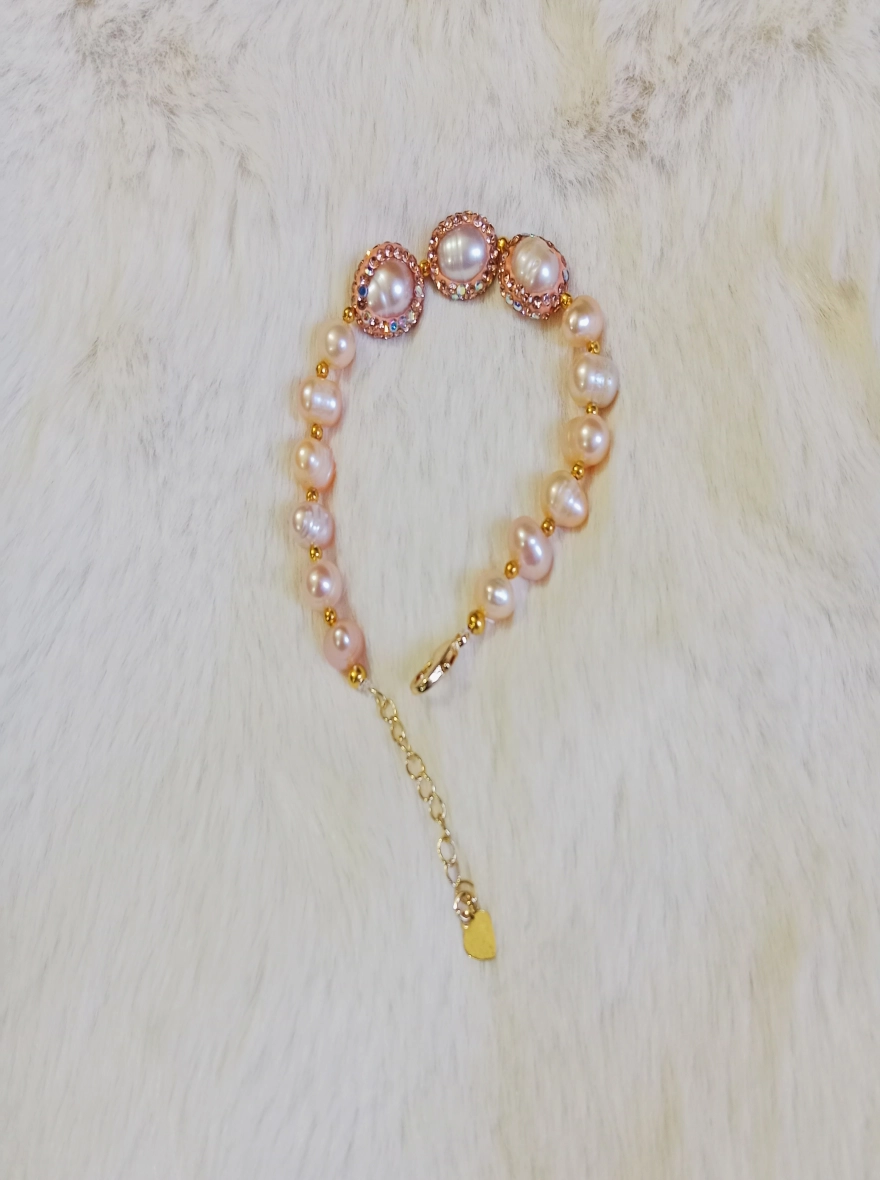 Original pearl adjustable Bracelet for Stylish Woman 