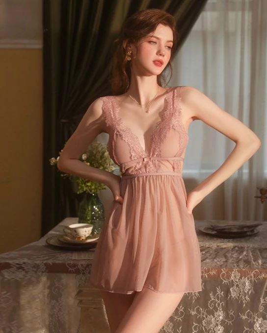 V Backless Lace Nightgown (Free Size)