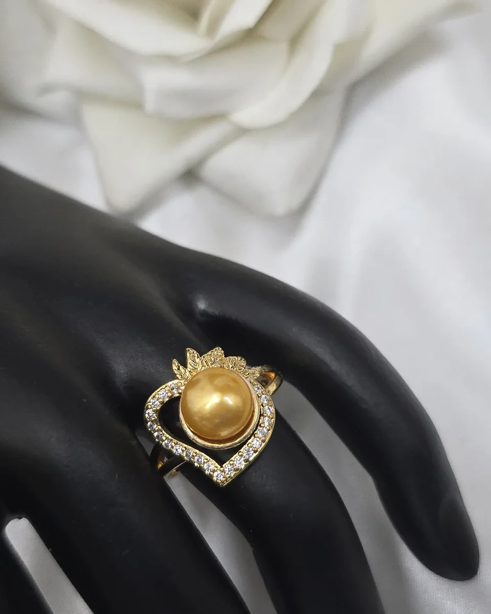 Velvet Glow Wrap pearl ring