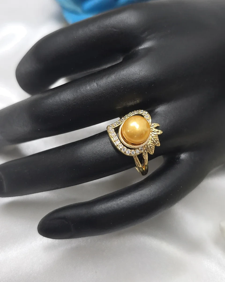 Velvet Glow Wrap pearl ring