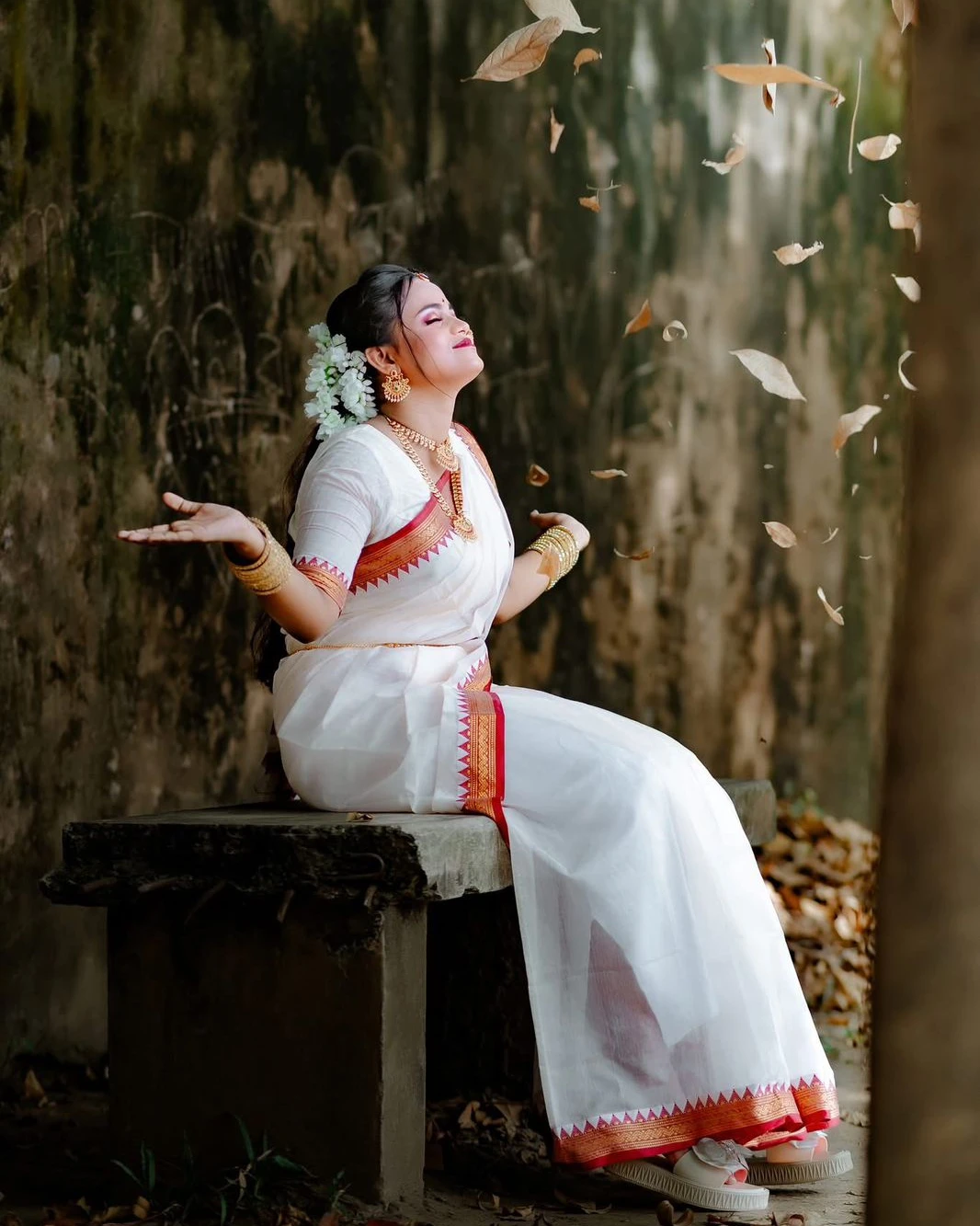 Women's Premium White Half Silk Kantha Stitch Saree