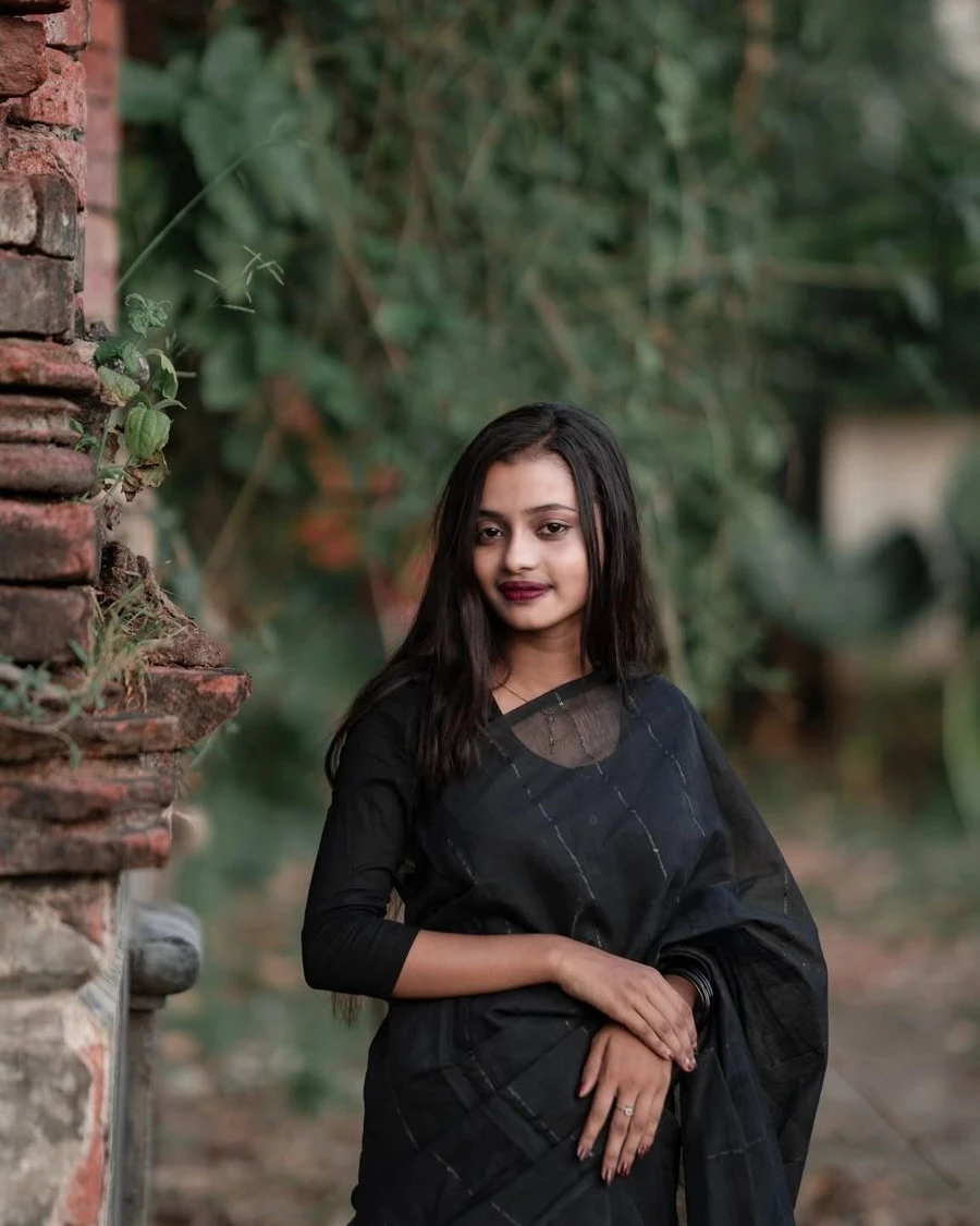 Women's Trendy Collection Black Colour Halfsilk Chumki Saree