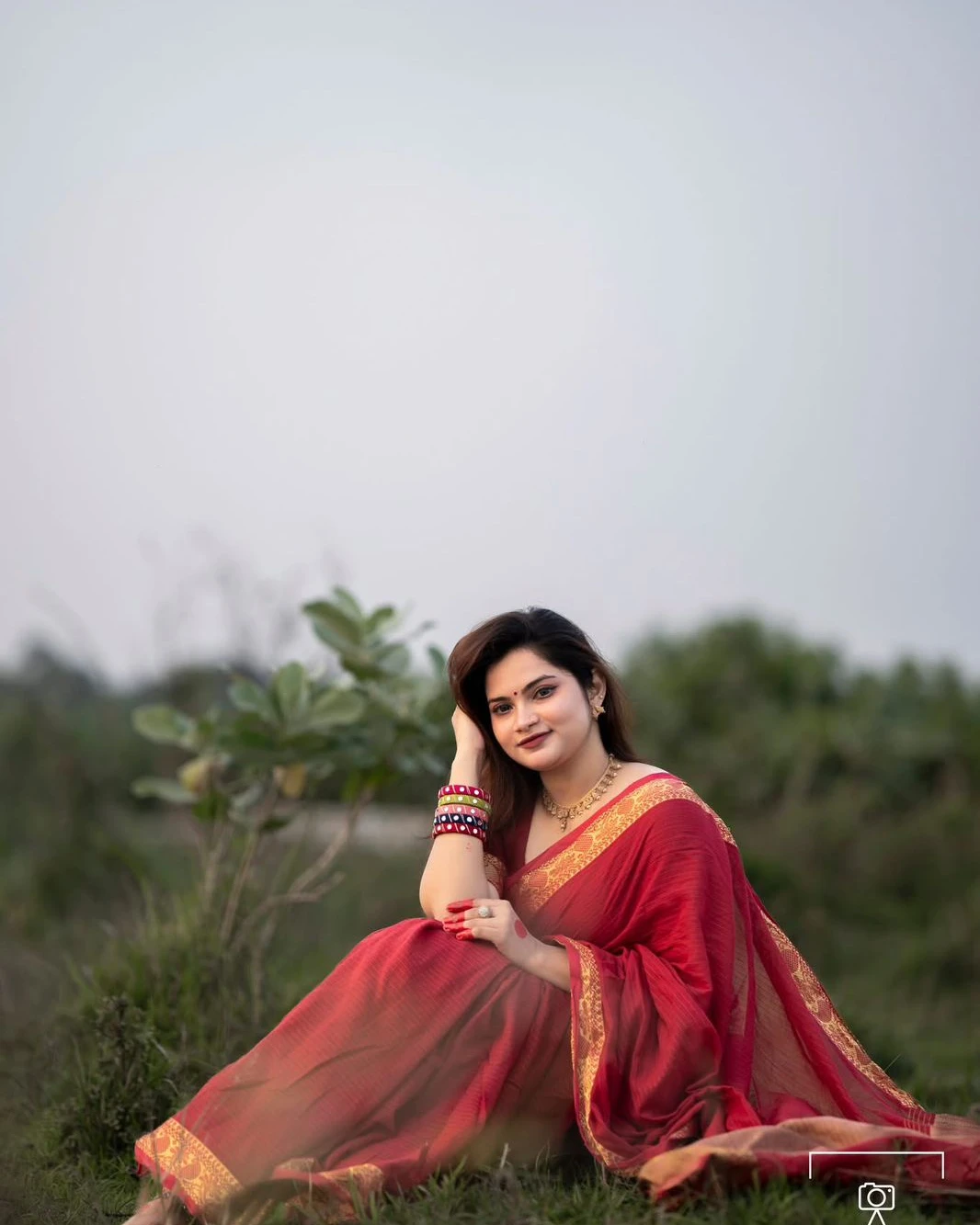 Women's Exclusive Fashionable Trendy Tangail HalfSilk Nakshi Paar Saree