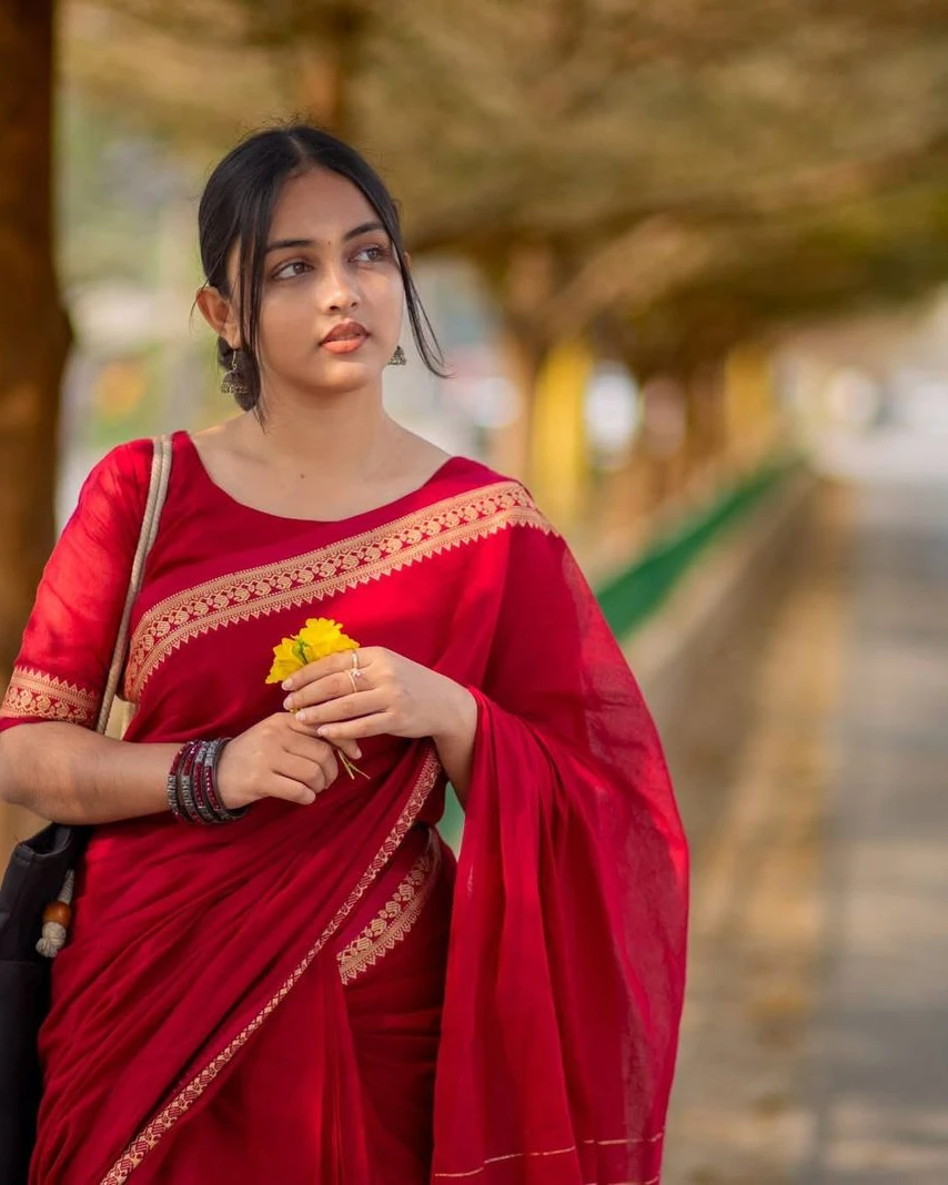 Exclusive Fashionable Trendy Tangail HalfSilk Nakshi Paar Saree